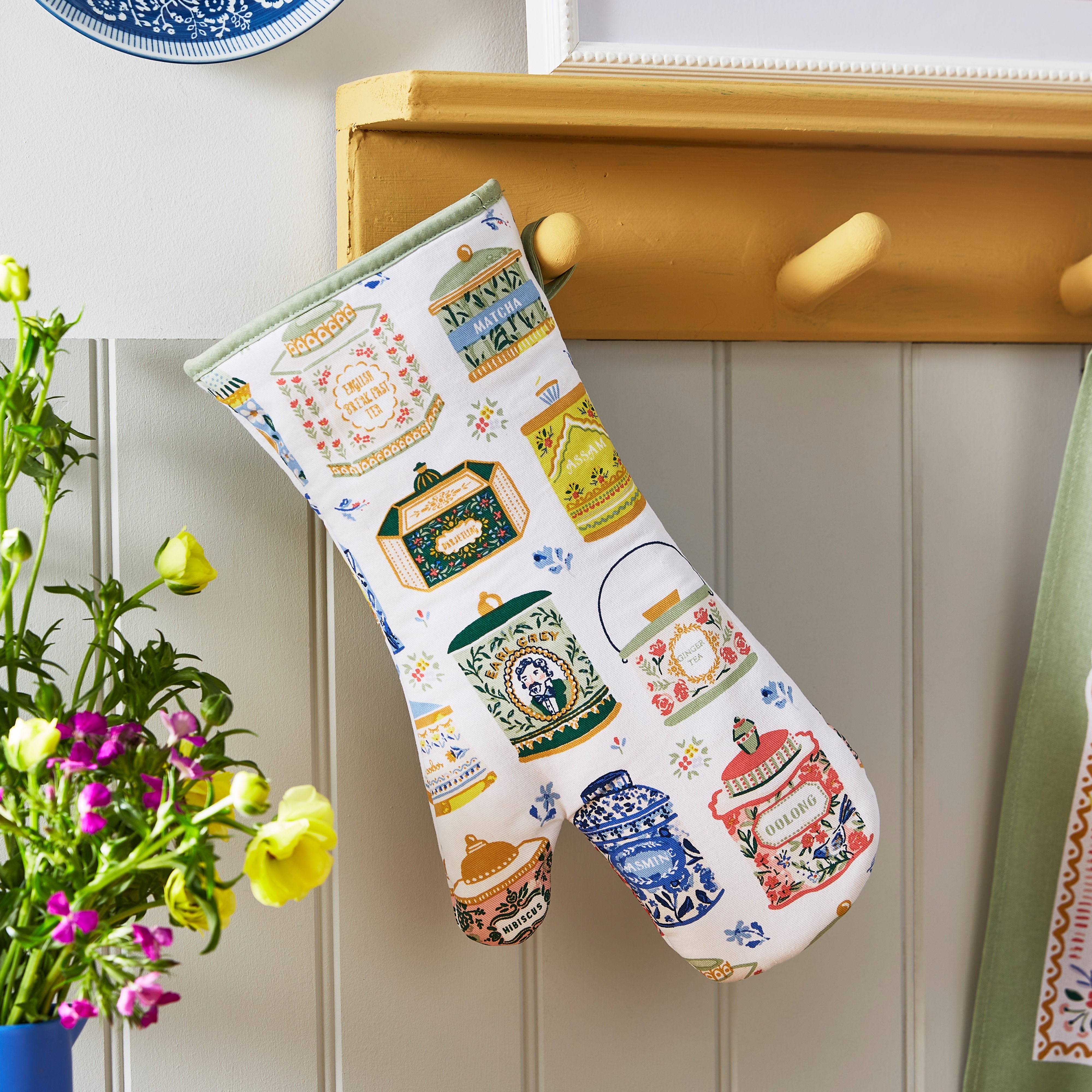Ulster Weavers Tea Tins Gauntlet Oven Glove Multi-Coloured