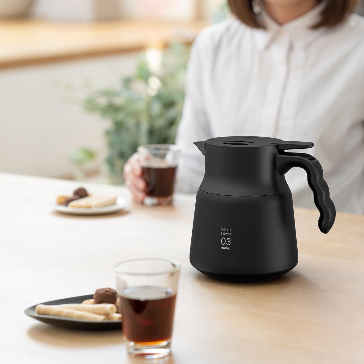 Hario V60 Insulated Stainless Steel Server Plus 800ml - Black