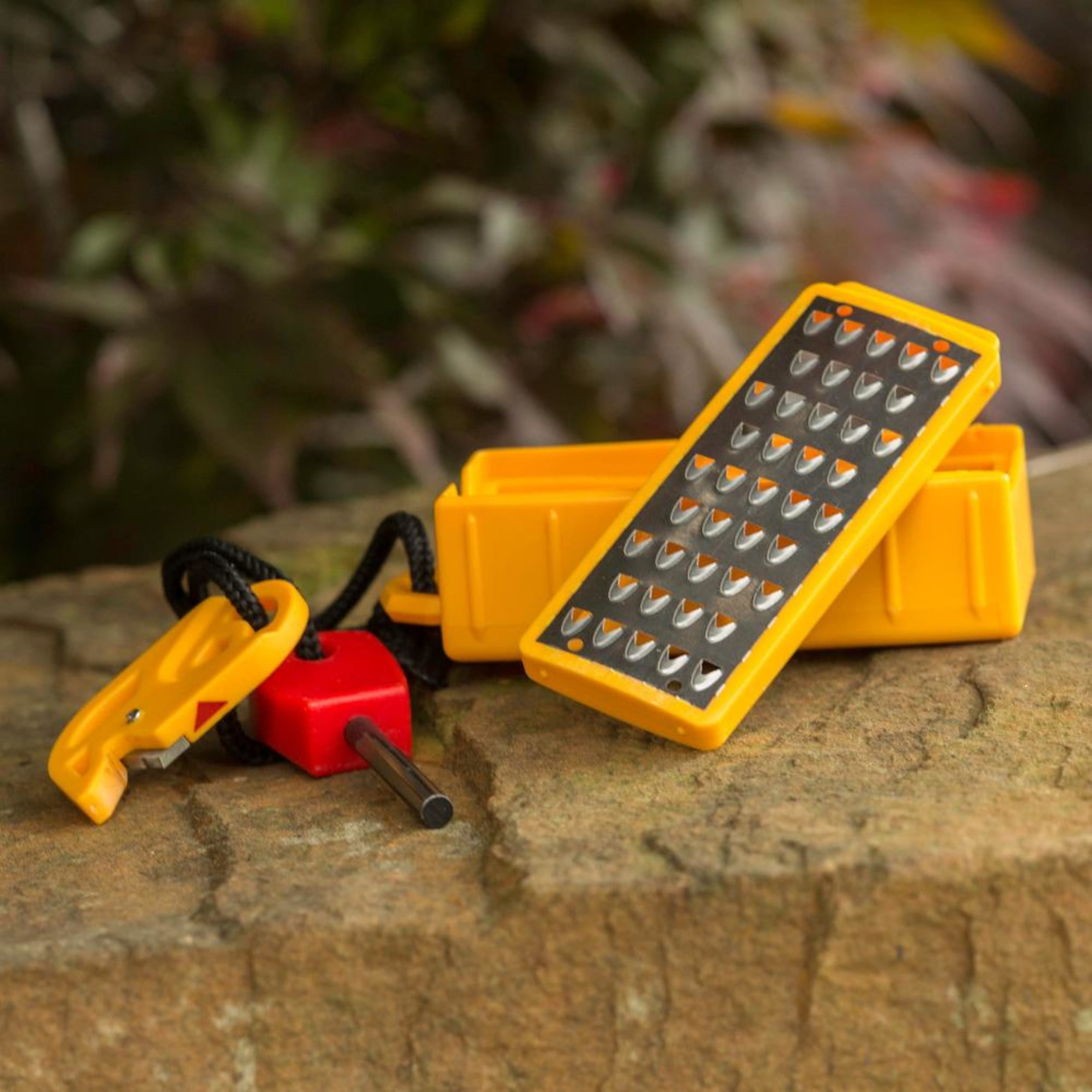 Smith's Pack Pal Tinder Maker with Fire Starter