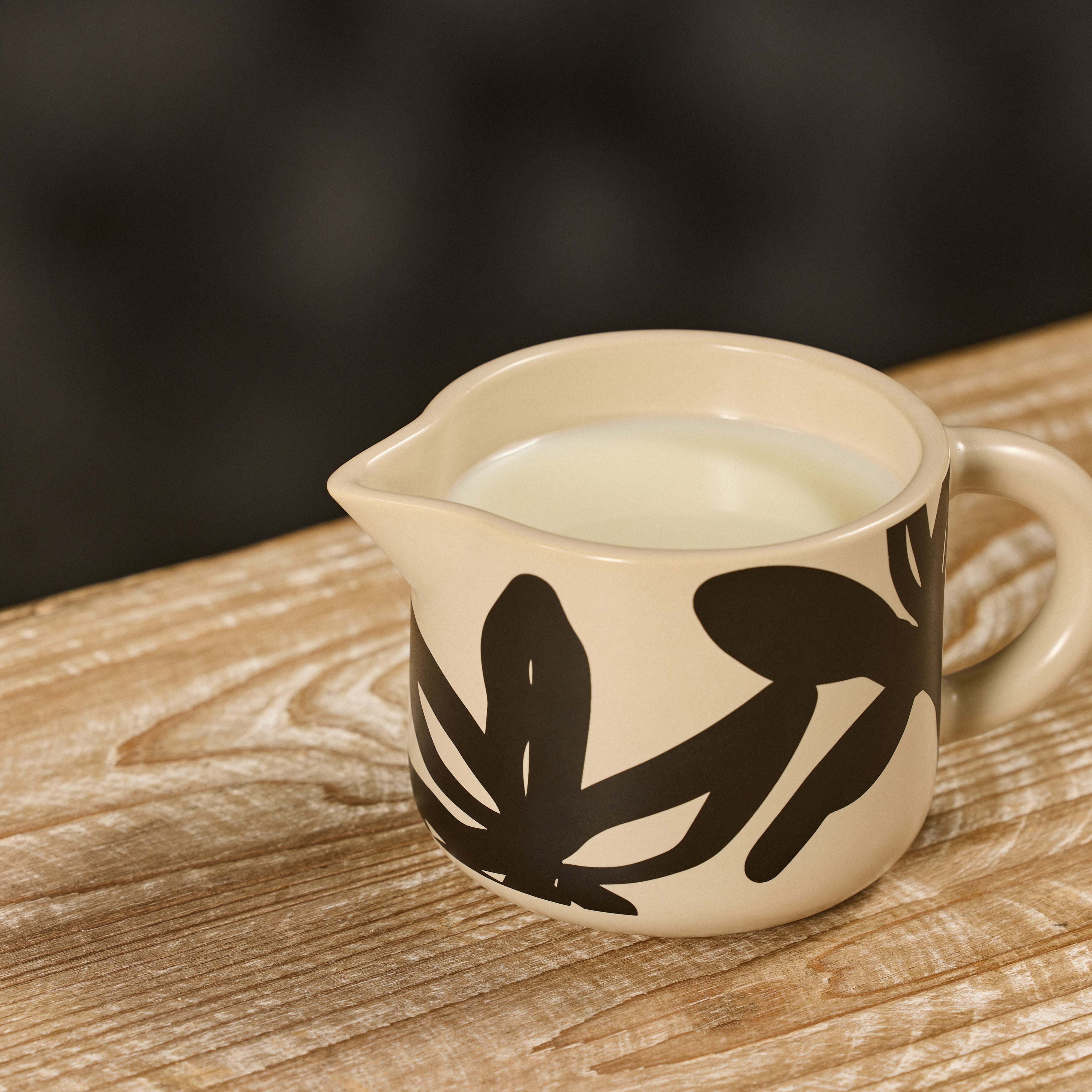 Leaf & Bean Freya Milk Jug 250ml Oat & Black