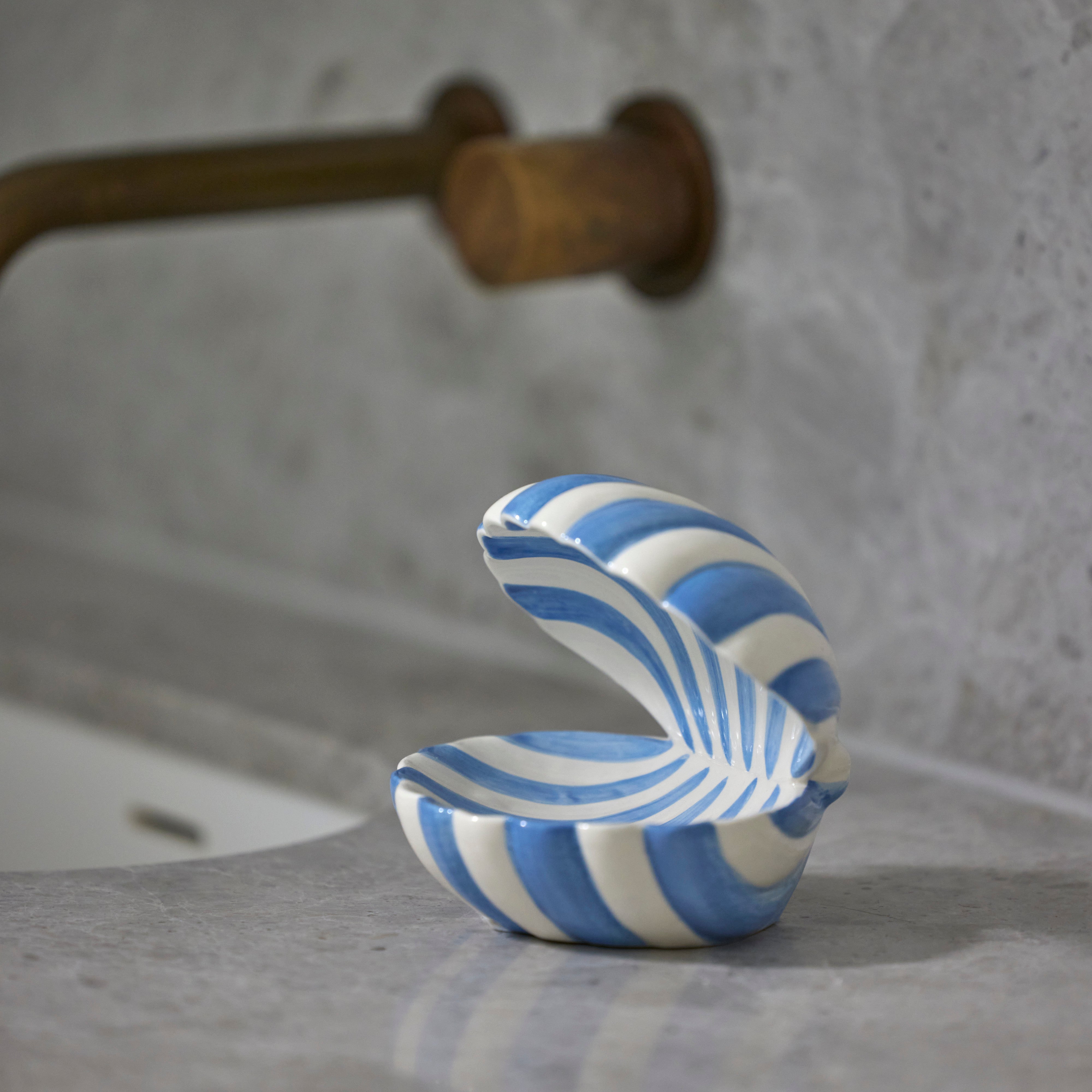 Emporium Zona Clam Dish White & Blue