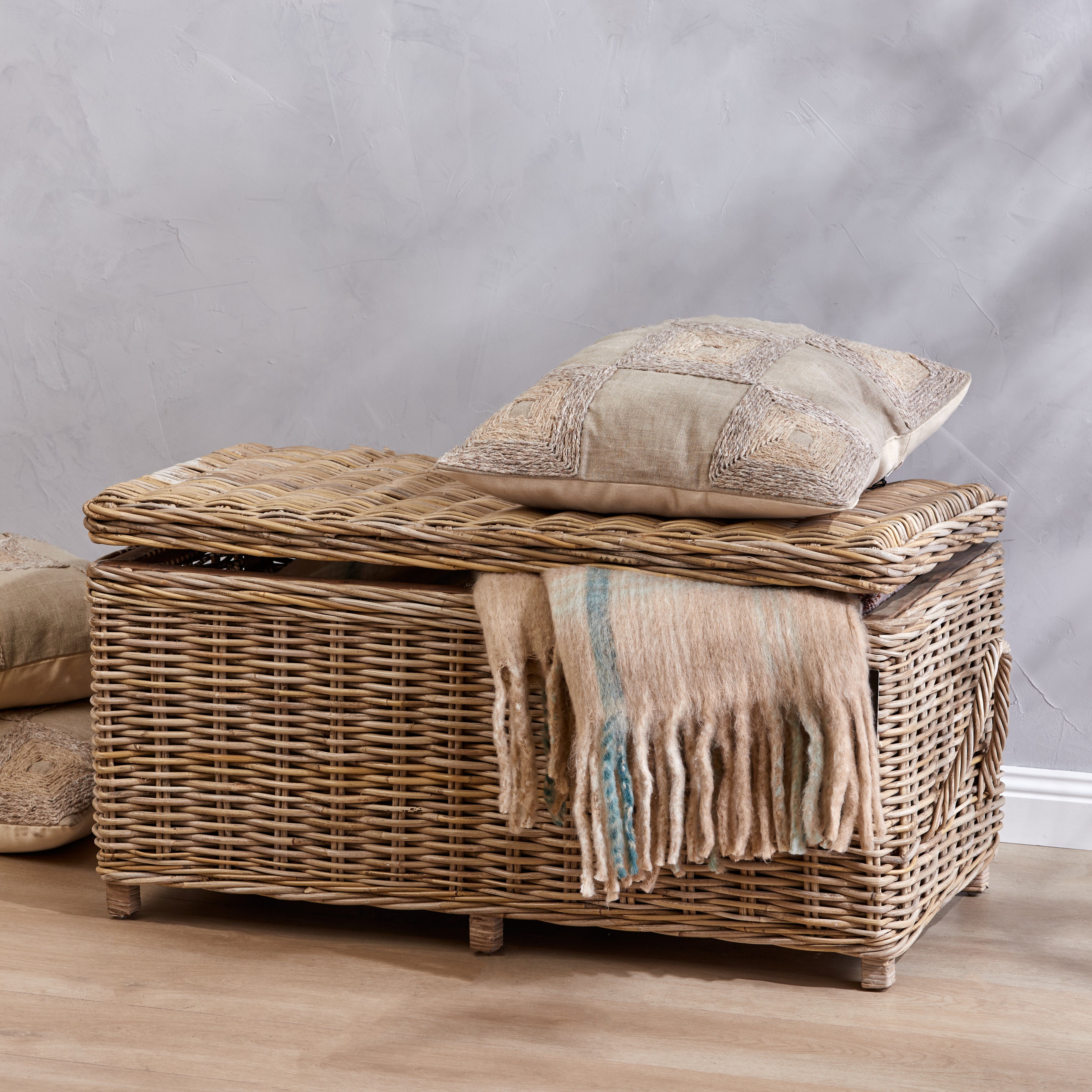 Amalfi Aubusson Trunk Grey