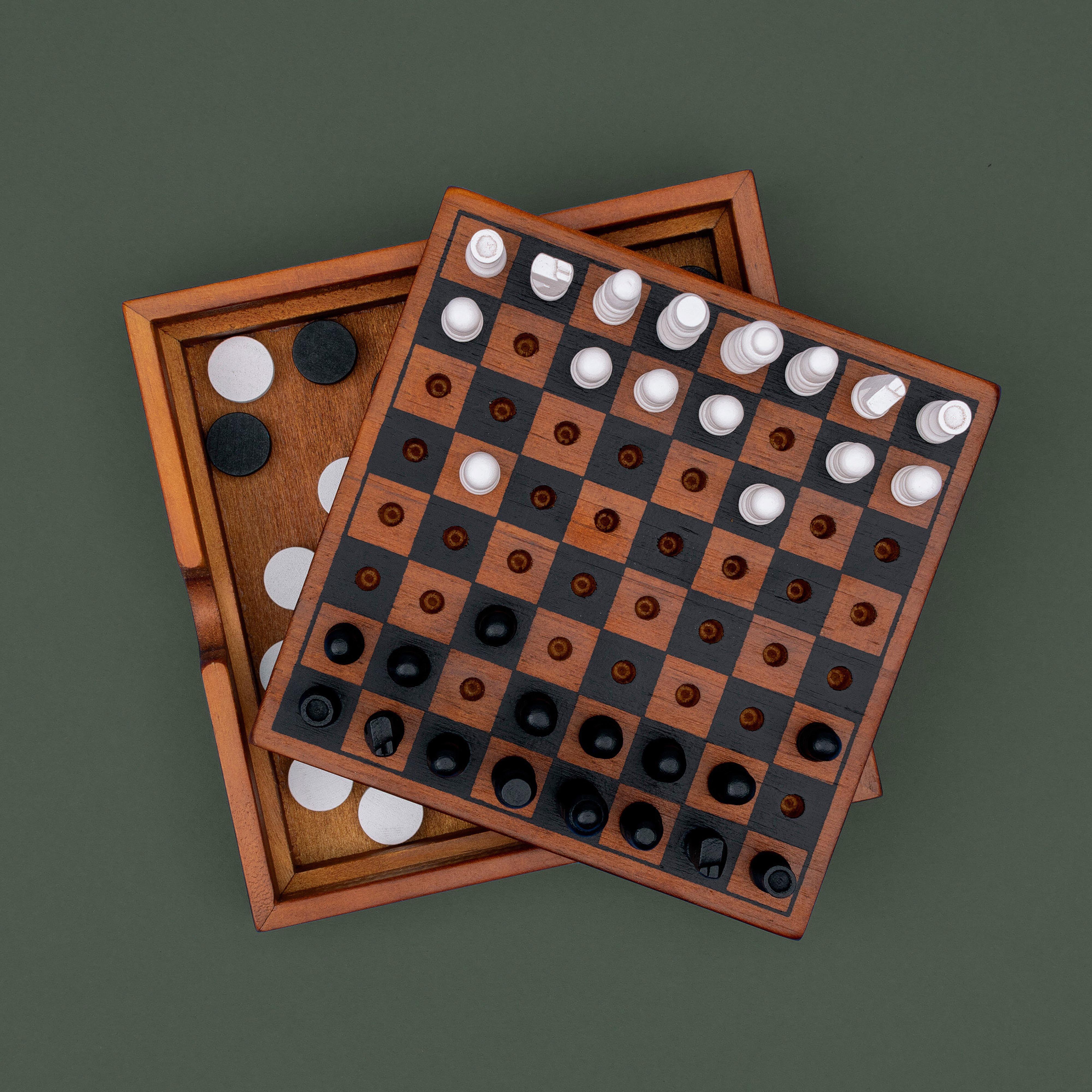 Luckies Iron & Glory Chess & Checkers
