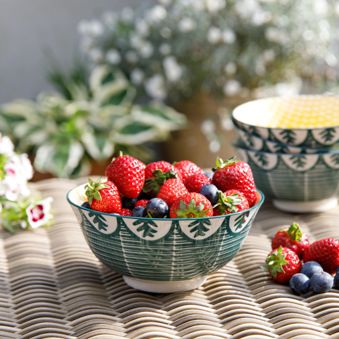 Mikasa Glazed Stoneware Bowl 15.5cm (Leafy Green)
