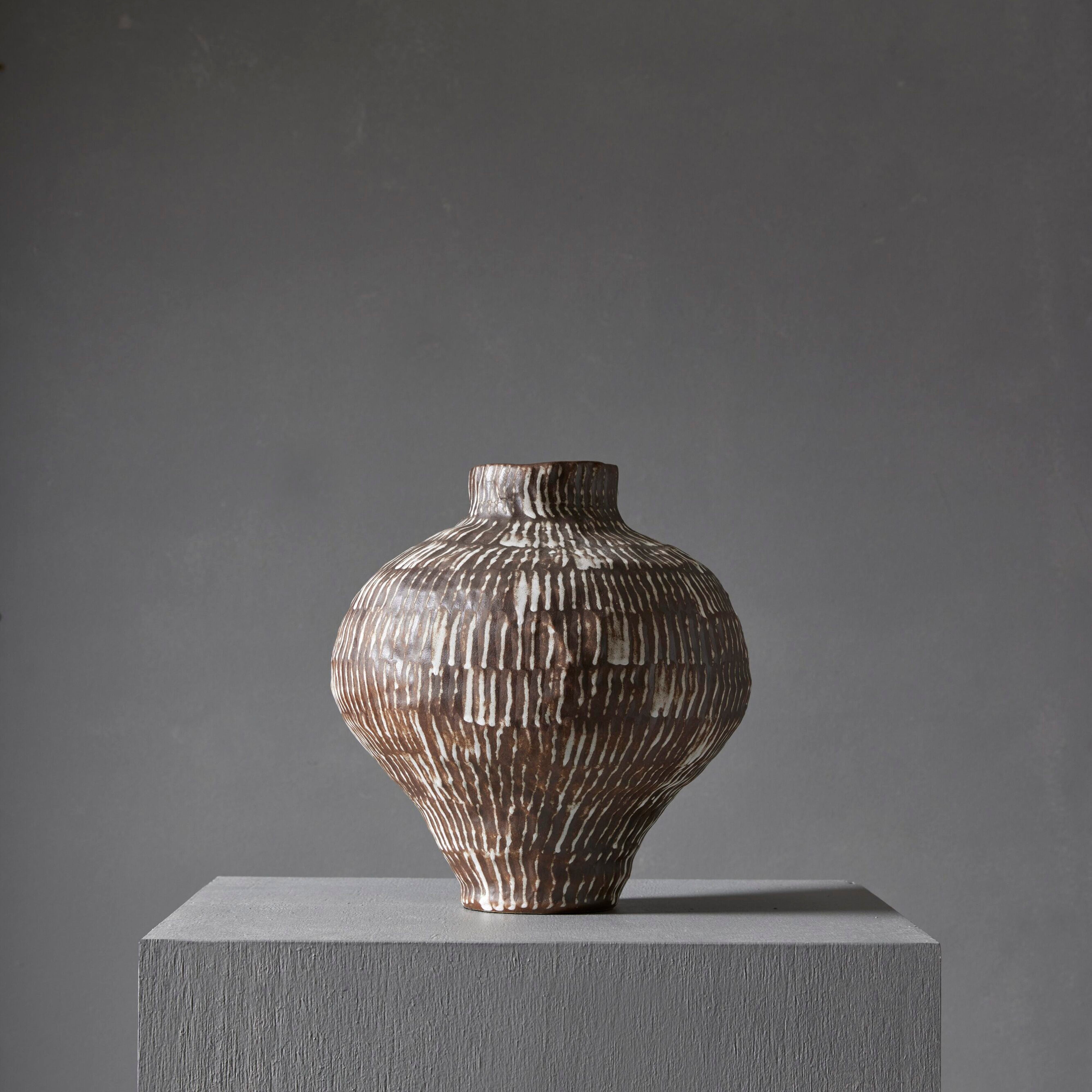 Grand Designs Arbor Ribbed Vase Brown & White