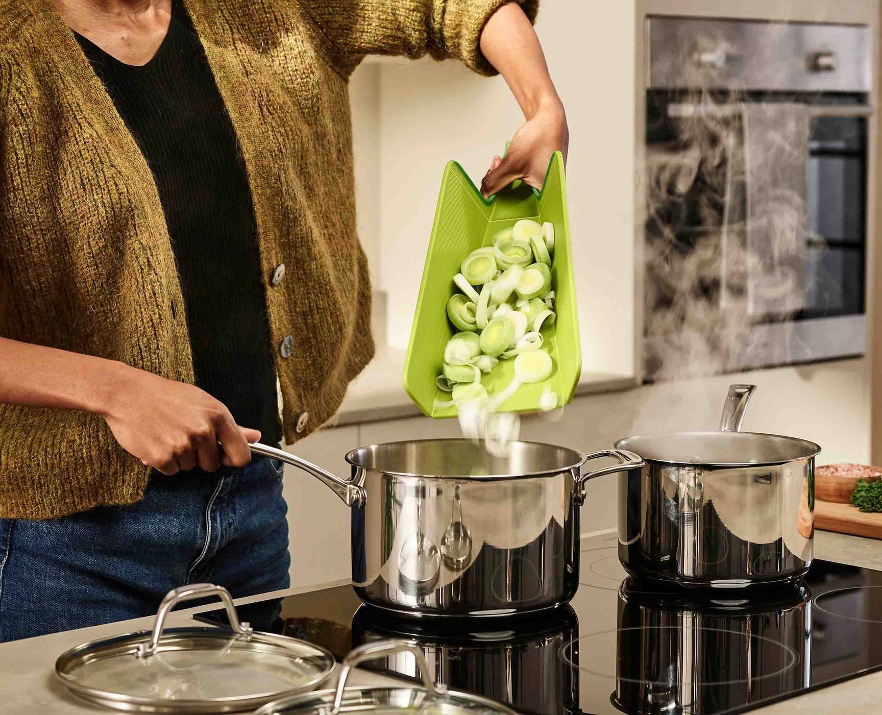 Joseph Joseph Chop2Pot Plus Folding Chopping Board (Regular) - Green