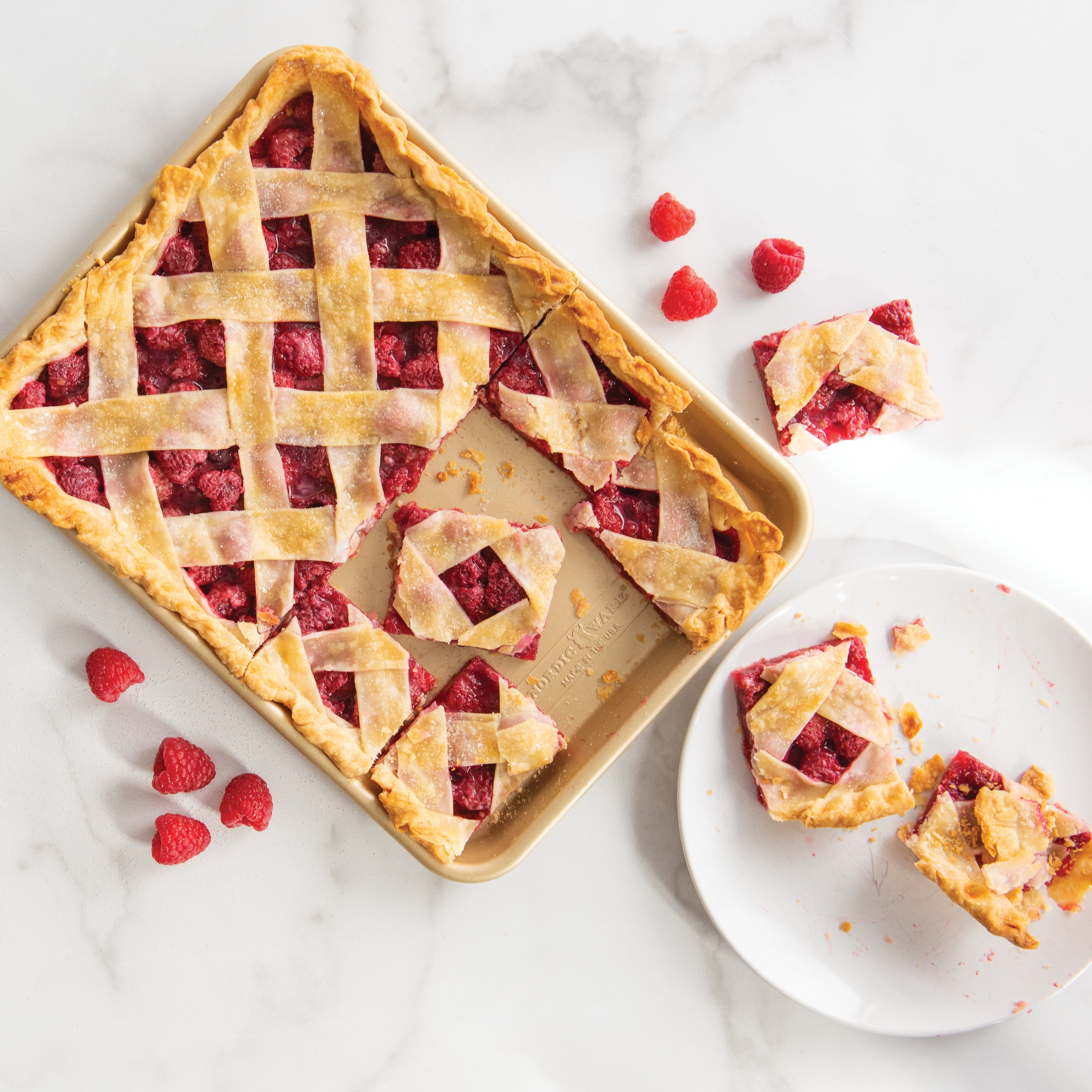 Nordicware Nonstick Quarter Sheet 32.5 x 24.5 x 3cm