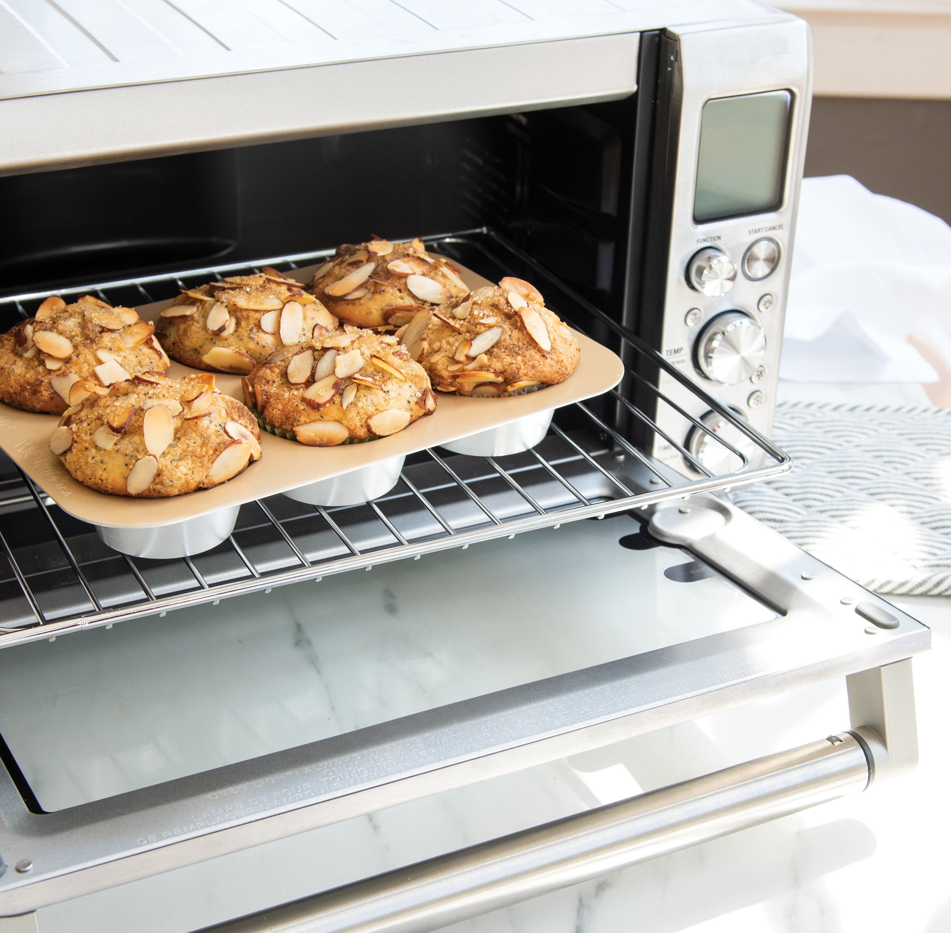 Nordicware 6 Cup Compact Muffin Pan 25.5 x 18 x 3.5cm