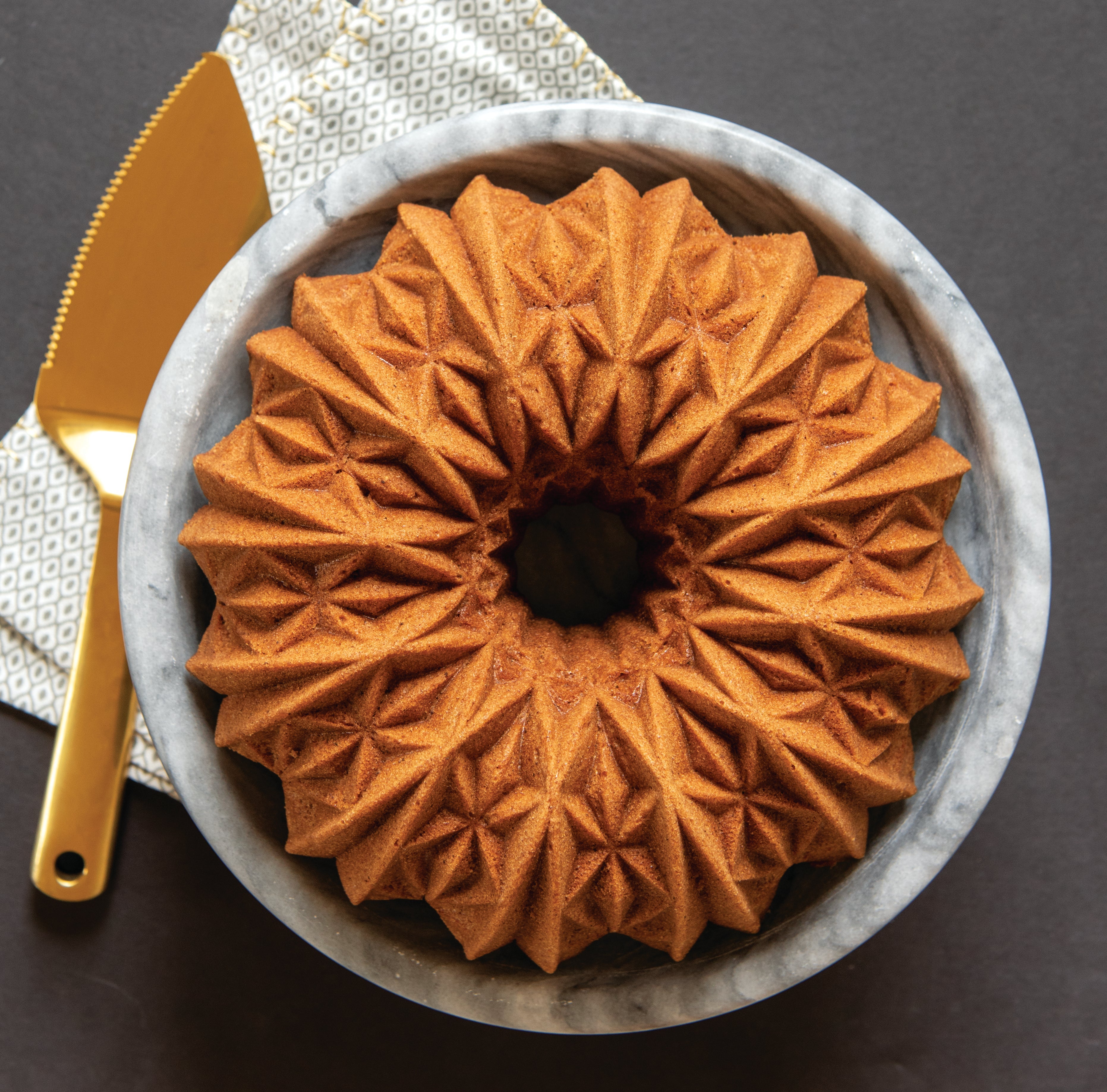 Nordicware Cut Crystal Bundt 25.5 x 25.5 x 9.5cm